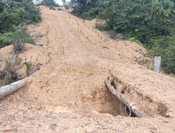 Ironi Jalan Hibah Warga di Barito Utara Dibiarkan Rusak dan Jadi Jalur Pipa Kondensat